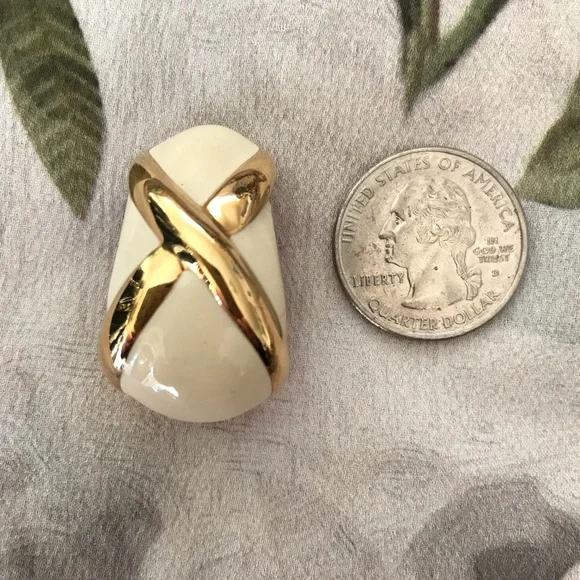 Vintage St. John Gold and Cream Clip On Earrings - Picture 3 of 5